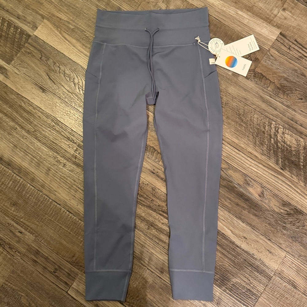 NWT - Vuori - Daily Pocket Legging - Mercury - Size L
